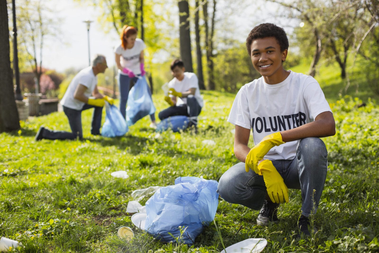 volunteer disadvantaged youth Des Moines IA